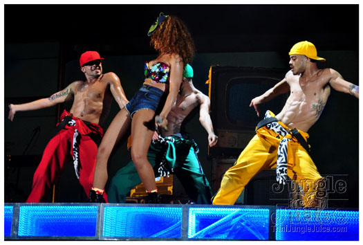rihanna_loud_tour_2011-293