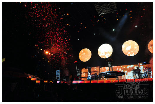 rihanna_loud_tour_2011-319