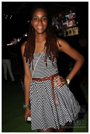 rihanna_loud_tour_2011-327