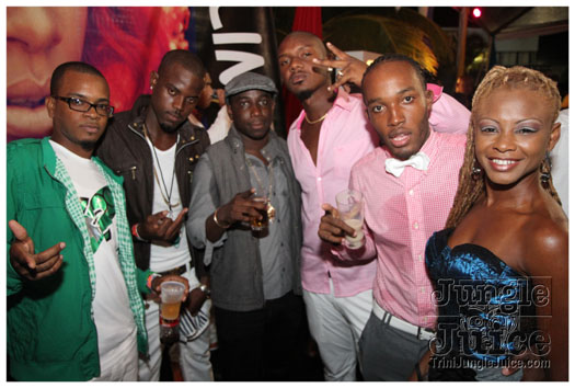 rihanna_loud_tour_2011-336