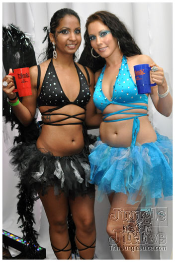 mask_halloween_2011-189