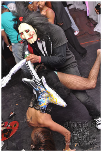 mask_halloween_2011-289