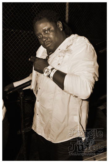 bump_and_wine_2011-231