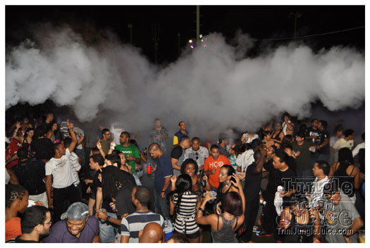 bump_and_wine_2011-234