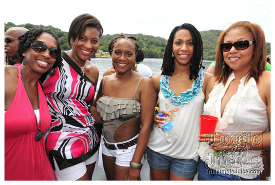 silent_morning_trini_2011-141