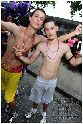 kadooment_day_blue_box_2012-091