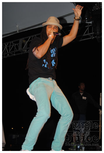 black_to_blue_2013-112