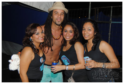 black_to_blue_2013-125